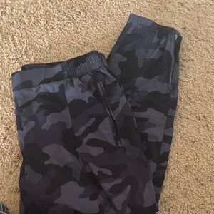 Old Navy Black and Gray Camouflage Joggers